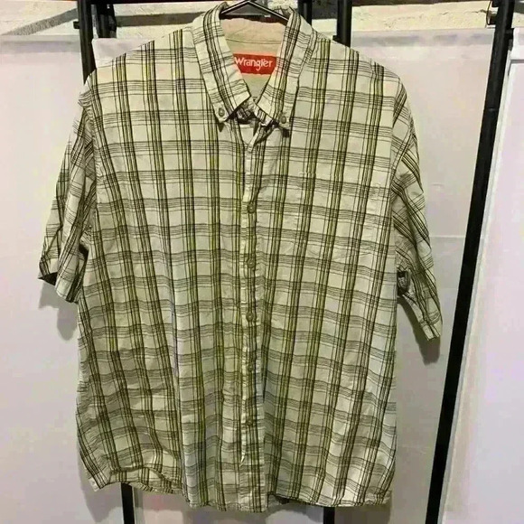 Wrangler plaid top   - Picture 1 of 4